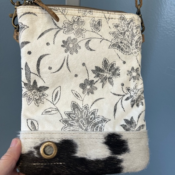 Myra Crossbody Bag-NWOT - Picture 2 of 6